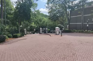 17 Brittany Way NE, Atlanta, GA 30324 - Photo 9