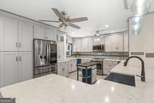 9 W Coquena Cir, Savannah, GA 31410 - Photo 9