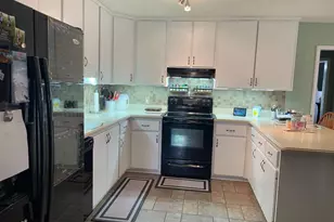 212 Rustin St, Glennville, GA 30427 - Photo 5