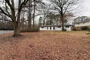 1055 Pinecrest Dr, Forest Park, GA 30297 - Photo 3