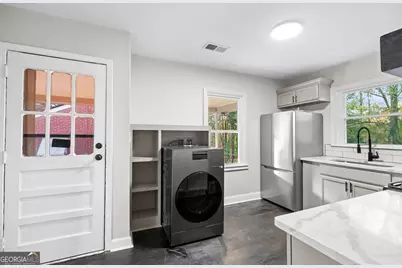 2533 Plantation Drive, East Point, GA 30344 - Photo 5