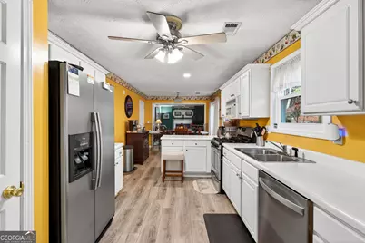 559 Wynbrooke Parkway, Stone Mountain, GA 30087 - Photo 11