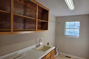 213 Lancelot Ln, Dublin, GA 31021 - Photo 7