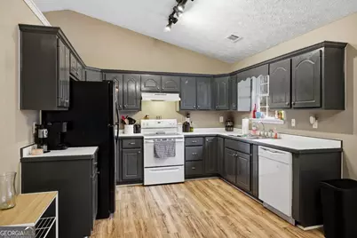 170 Hunters Trace, Covington, GA 30014 - Photo 13