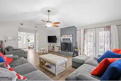 121 Glynn Street, Jesup, GA 31545 - Photo 5