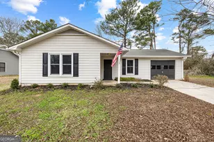 240 N Hampton Dr, Fayetteville, GA 30215 - Photo 1