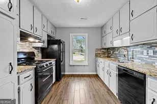 240 N Hampton Dr, Fayetteville, GA 30215 - Photo 11