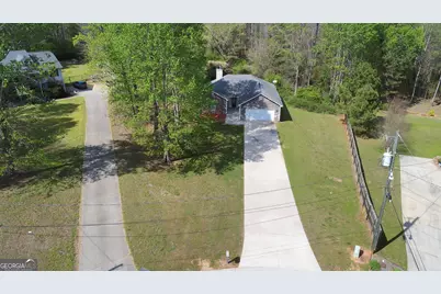 182 Hawk Lane, Carrollton, GA 30116 - Photo 3