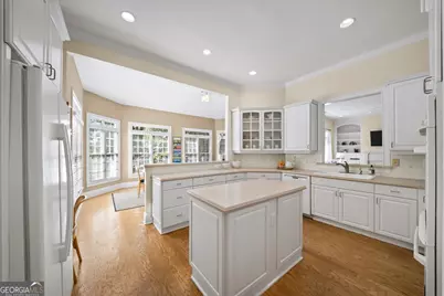 300 Nell Court, Sandy Springs, GA 30342 - Photo 13