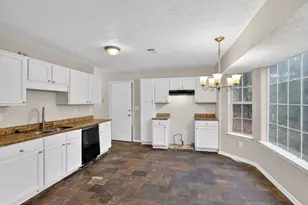 5814 Shadow Creek Dr, Lithonia, GA 30058 - Photo 9