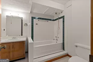 1055 Hunterhill Dr, Roswell, GA 30075 - Photo 67