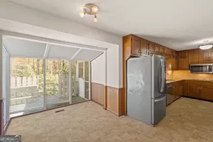 1055 Hunterhill Dr, Roswell, GA 30075 - Photo 19