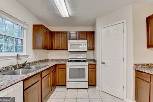 840 Melrose Park Pl, Lawrenceville, GA 30044 - Photo 15