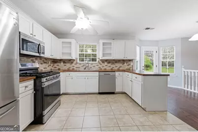 9360 Carnes Crossing Circle, Jonesboro, GA 30236 - Photo 7