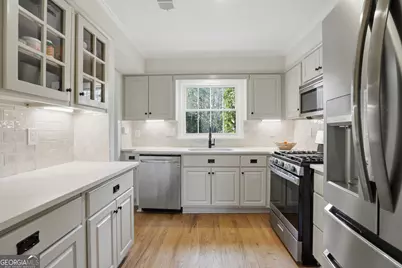 423 Jefferson Circle #423, Atlanta, GA 30328 - Photo 9