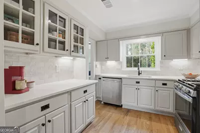 423 Jefferson Circle #423, Atlanta, GA 30328 - Photo 11