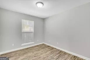 1223 E Waldburg St, Savannah, GA 31404 - Photo 17