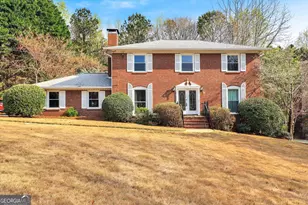2652 Fontainebleau Dr, Dunwoody, GA 30360 - Photo 1
