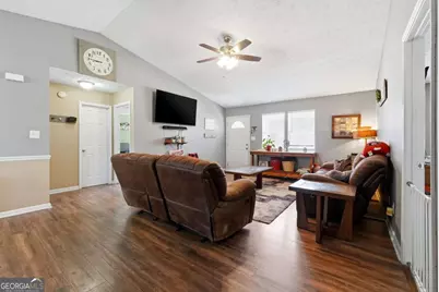 328 Highland Estate, Commerce, GA 30529 - Photo 7