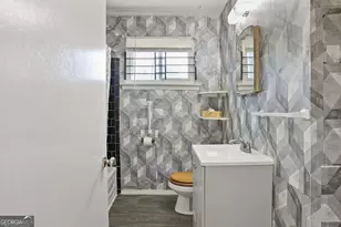 2444 E 39th St, Savannah, GA 31404 - Photo 23