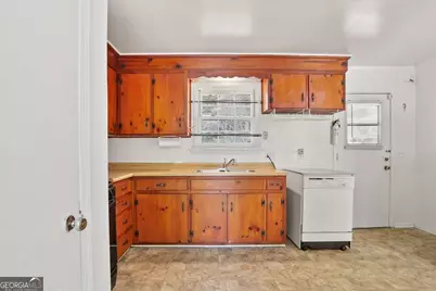 2444 E 39th Street, Savannah, GA 31404 - Photo 13