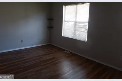 5722 Wells Circle, Stone Mountain, GA 30087 - Photo 9