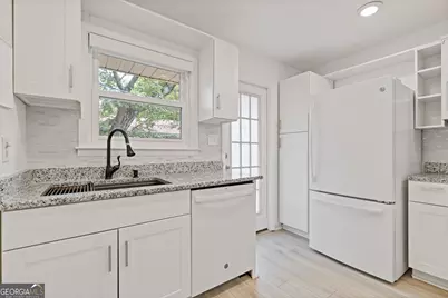 3510 Roswell Road NW #APT C2, Atlanta, GA 30305 - Photo 9