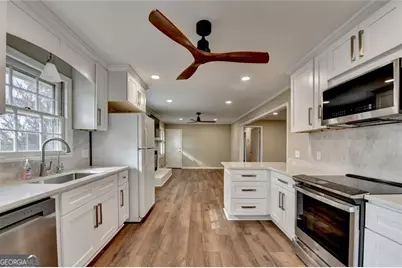 4461 S Roberts Drive, Sugar Hill, GA 30518 - Photo 17