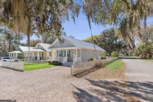 300 2nd St E, Darien, GA 31305 - Photo 21