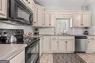 1051 Brookshire Dr, Bogart, GA 30622 - Photo 5