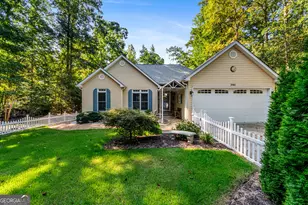 390 Lake Pl Dr, Lavonia, GA 30553 - Photo 1