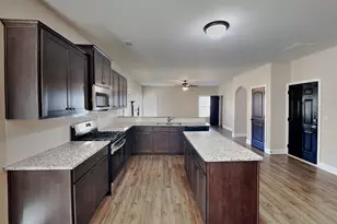 454 Cherry Creek Dr, Loganville, GA 30052 - Photo 3