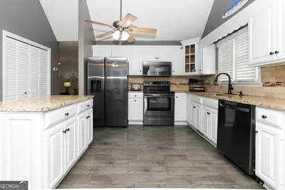 504 Rue Chalet, Lavonia, GA 30553 - Photo 3