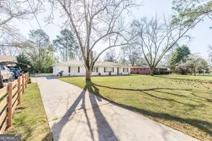 1402 Knoxville St, Fort Valley, GA 31030 - Photo 1