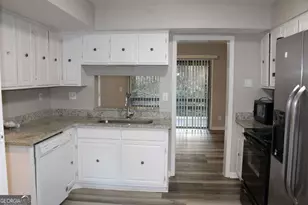 1010 Mariners Ct, Stone Mountain, GA 30083 - Photo 9