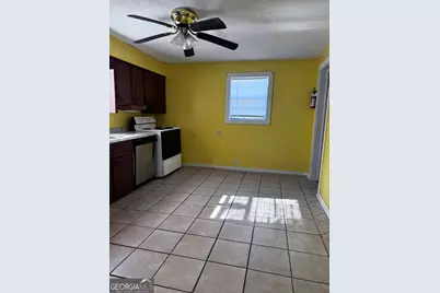 205 E Brumby Avenue, Reidsville, GA 30453 - Photo 5