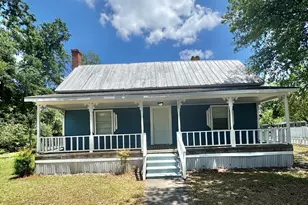 205 E Brumby Ave, Reidsville, GA 30453 - Photo 1