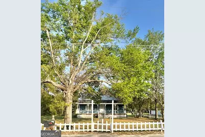 205 E Brumby Avenue, Reidsville, GA 30453 - Photo 3