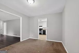 6925 Kimberland Gardens Ln, Lithonia, GA 30058 - Photo 3