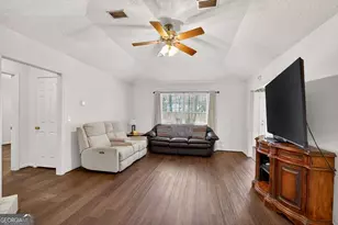 136 Timber Ridge Dr, Brunswick, GA 31525 - Photo 9