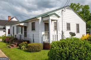 303 W Parker St, Baxley, GA 31513 - Photo 1