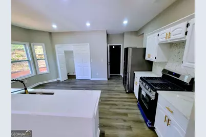 2081 Hunters Ridge Drive, Lawrenceville, GA 30044 - Photo 9