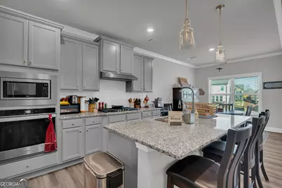 7129 Birch View Court, Flowery Branch, GA 30542 - Photo 5