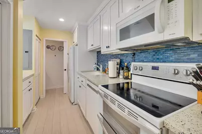 548 Oglethorpe Avenue #11, Saint Simons, GA 31522 - Photo 9