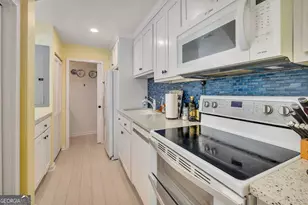 548 Oglethorpe Ave, Saint Simons, GA 31522 - Photo 9