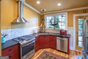 528 E Jones St, Savannah, GA 31401 - Photo 15