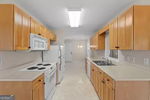 226 Plantation Walk, Carrollton, GA 30117 - Photo 9