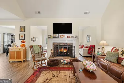 239 Dixon Circle, Williamson, GA 30292 - Photo 5