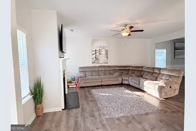 1040 Shadow Glen Drive, Fairburn, GA 30213 - Photo 7