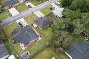 251 Garden Cir, Hinesville, GA 31313 - Photo 9